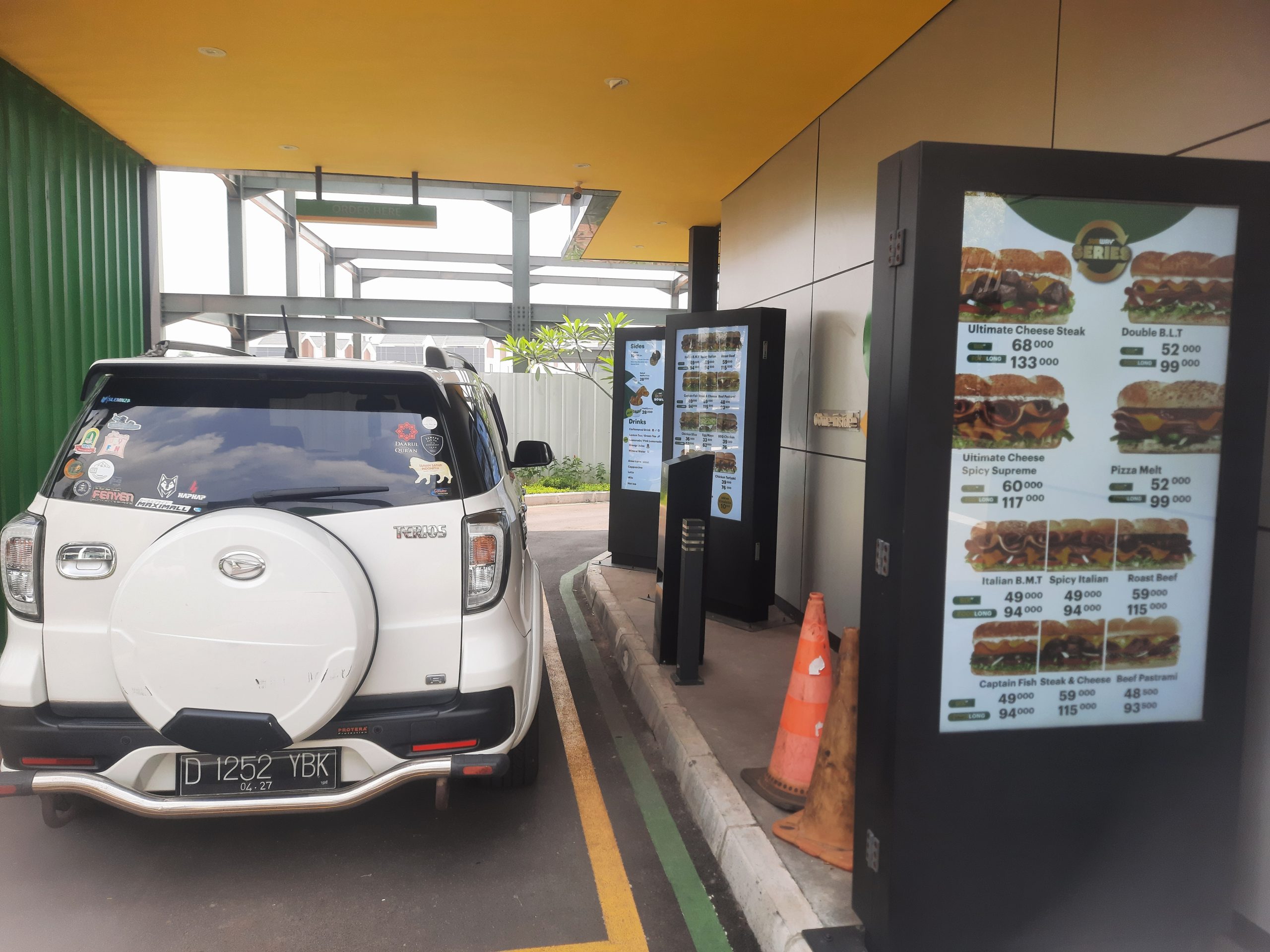 Digital menu board screens for QSRs, cafes and drive-thrus